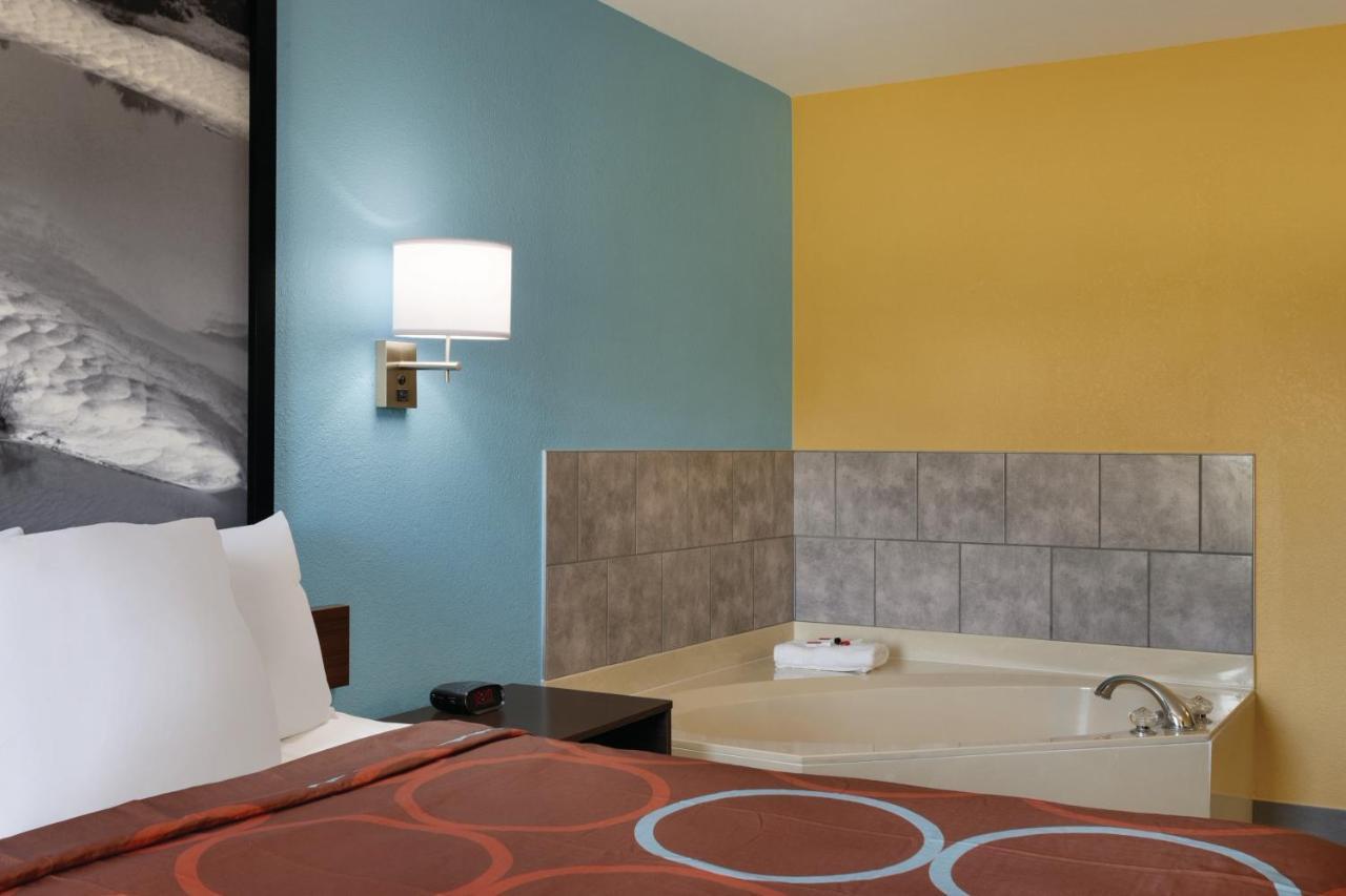 ซูเปอร์ 8 บาย วินด์แฮม โอลีฟ แบรนช์ Hotel โอลีฟแบรนช์ ภายนอก รูปภาพ