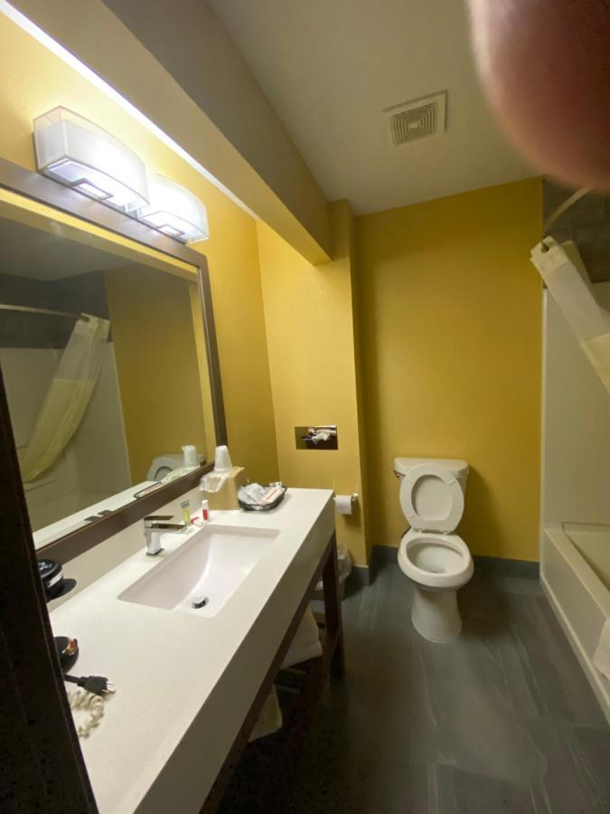 ซูเปอร์ 8 บาย วินด์แฮม โอลีฟ แบรนช์ Hotel โอลีฟแบรนช์ ภายนอก รูปภาพ