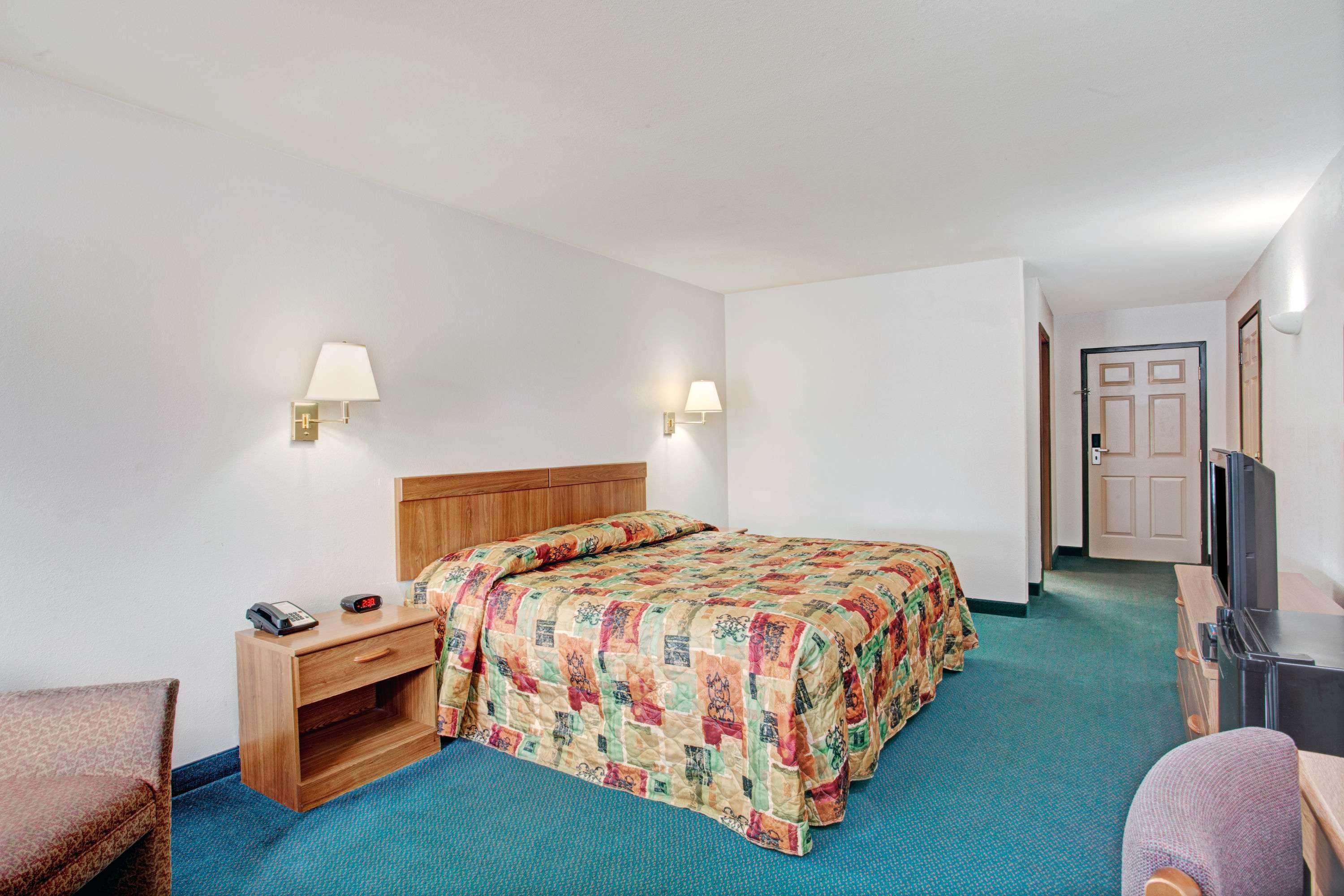 ซูเปอร์ 8 บาย วินด์แฮม โอลีฟ แบรนช์ Hotel โอลีฟแบรนช์ ภายนอก รูปภาพ