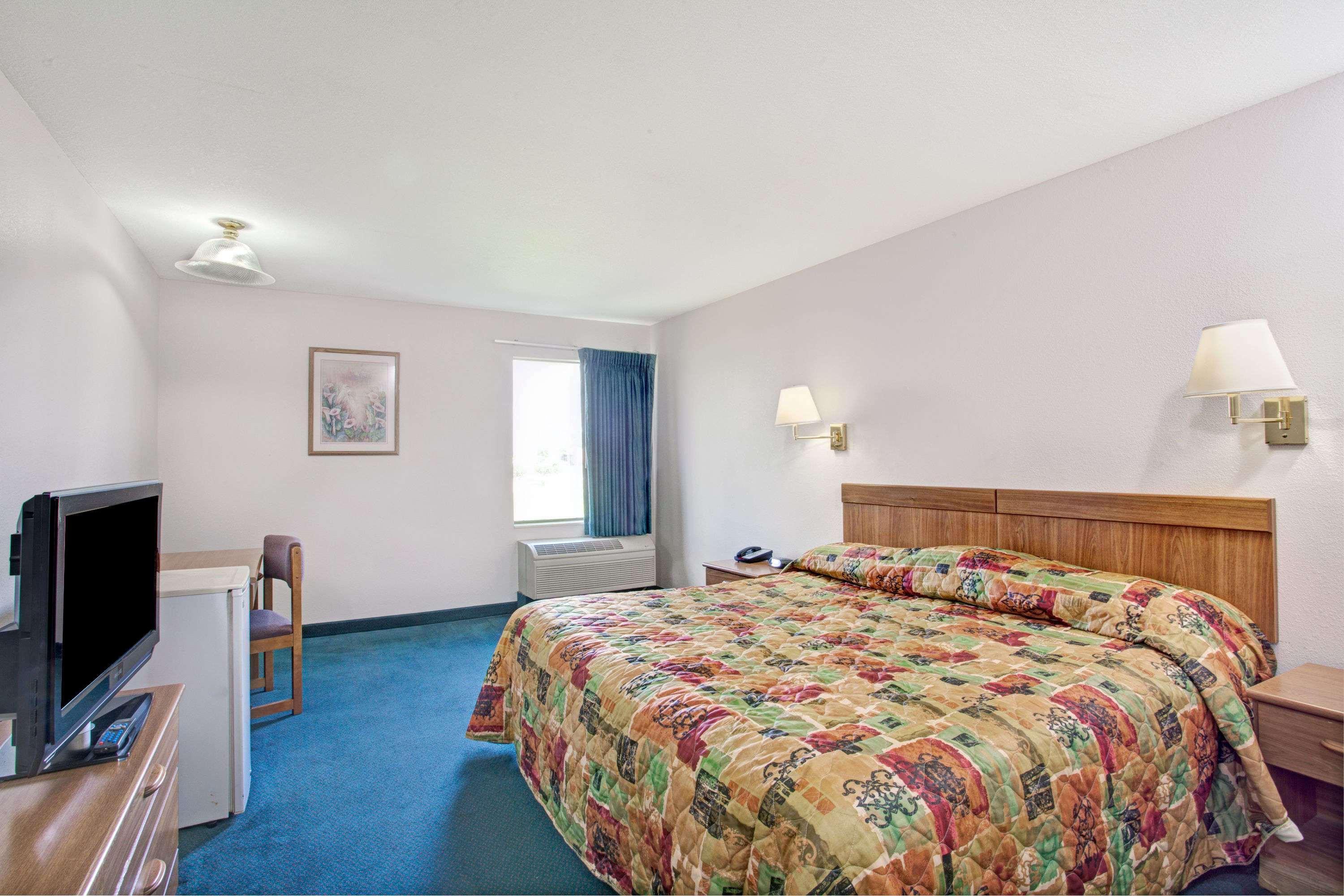 ซูเปอร์ 8 บาย วินด์แฮม โอลีฟ แบรนช์ Hotel โอลีฟแบรนช์ ภายนอก รูปภาพ