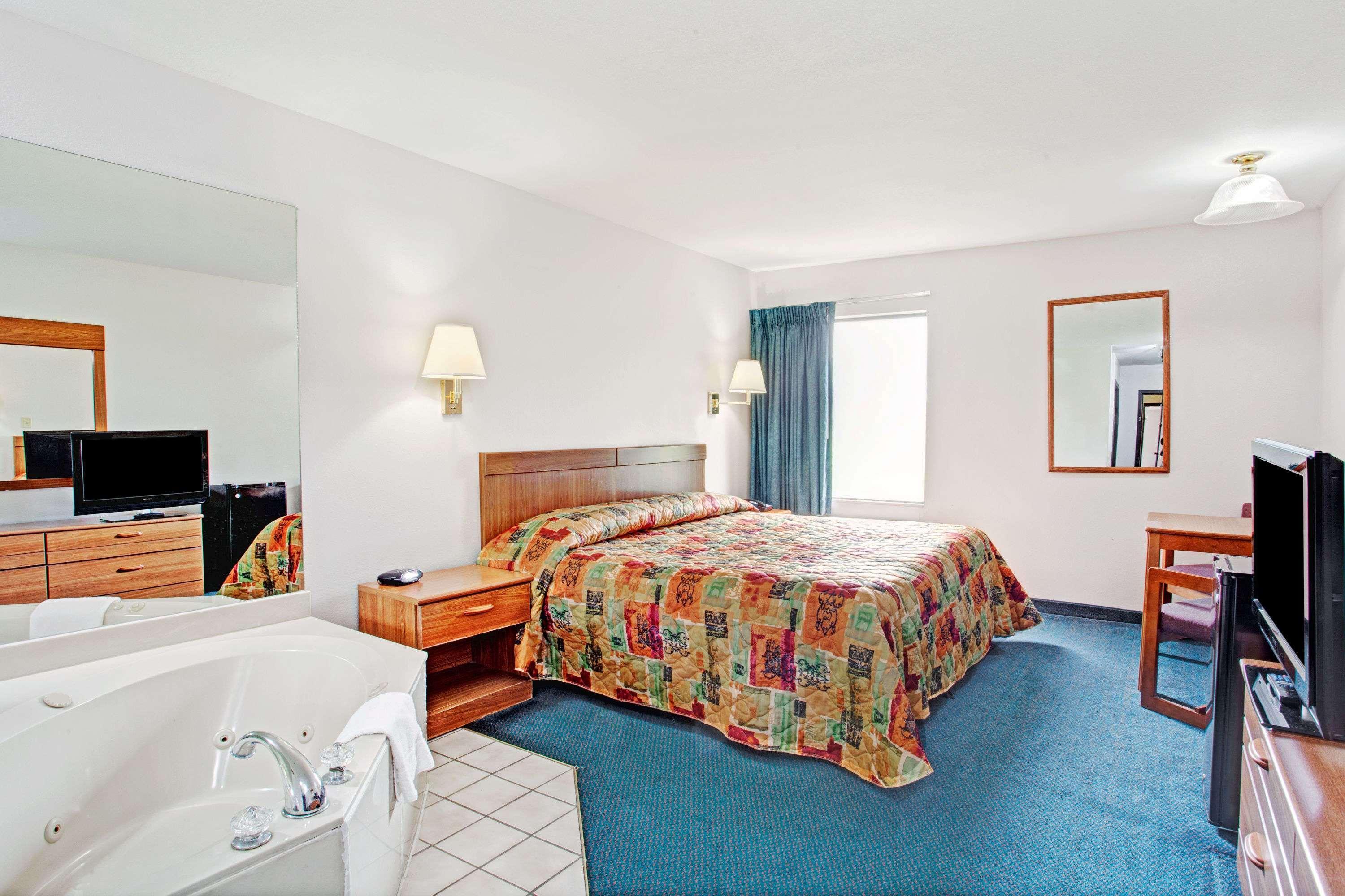 ซูเปอร์ 8 บาย วินด์แฮม โอลีฟ แบรนช์ Hotel โอลีฟแบรนช์ ภายนอก รูปภาพ